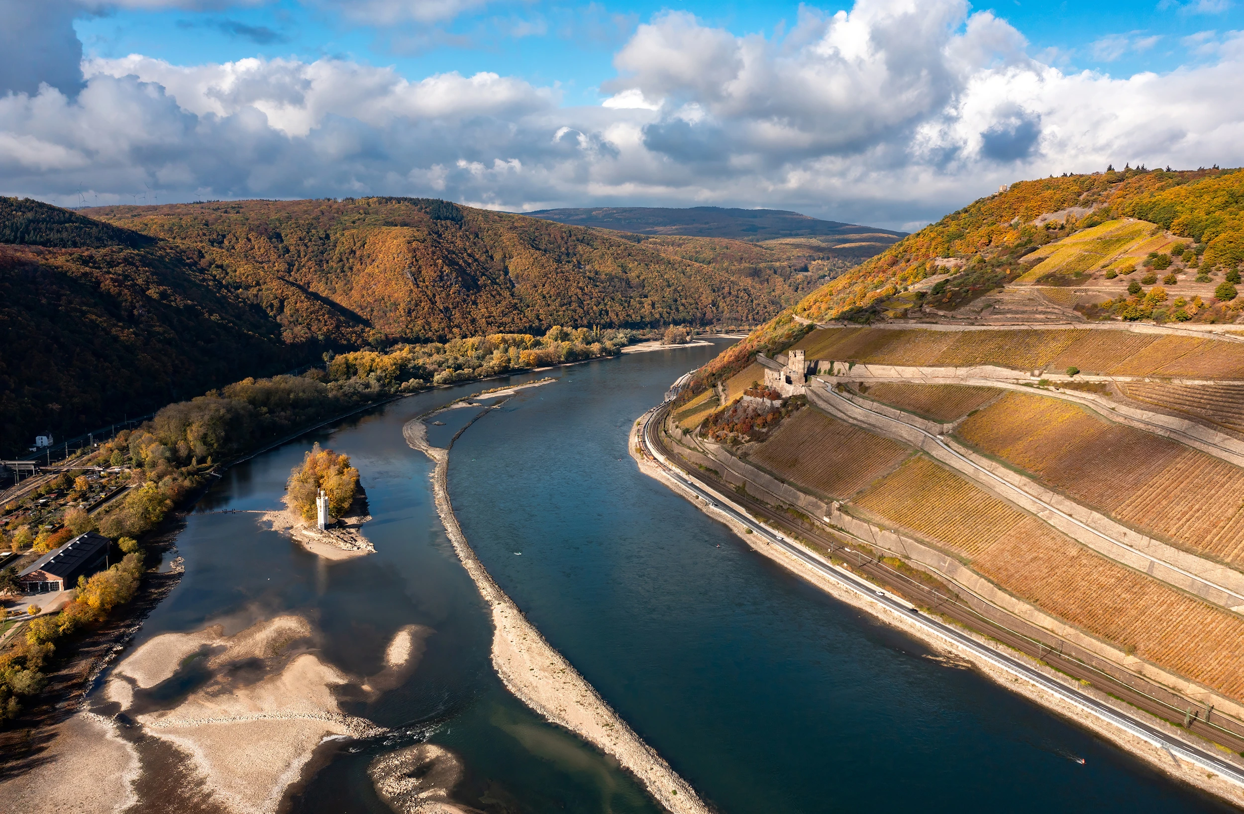 Severe draught, River Rhein – photo by Reiner Boehme