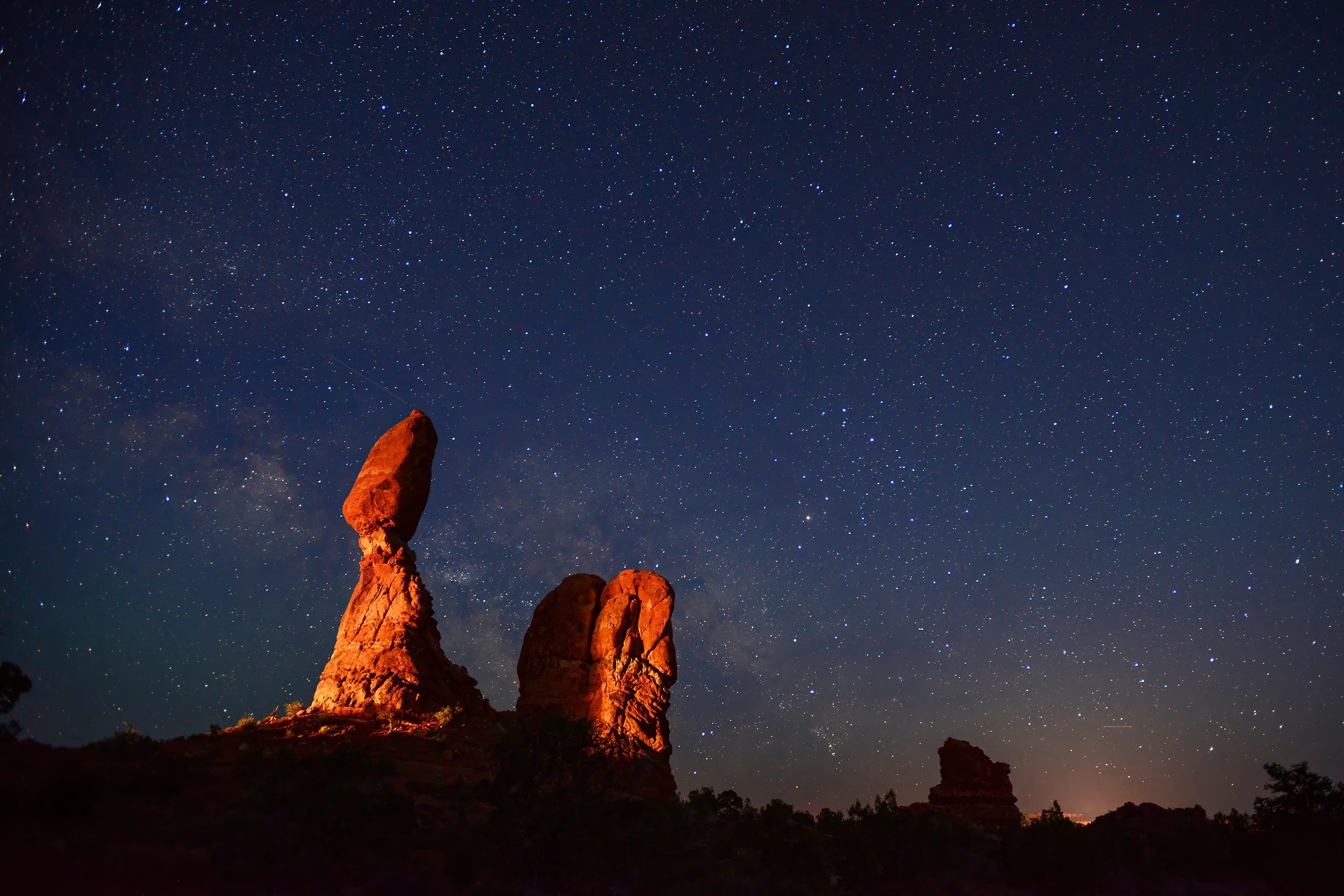 The hammer at night, Arches National Park – photo by Reiner Boehme