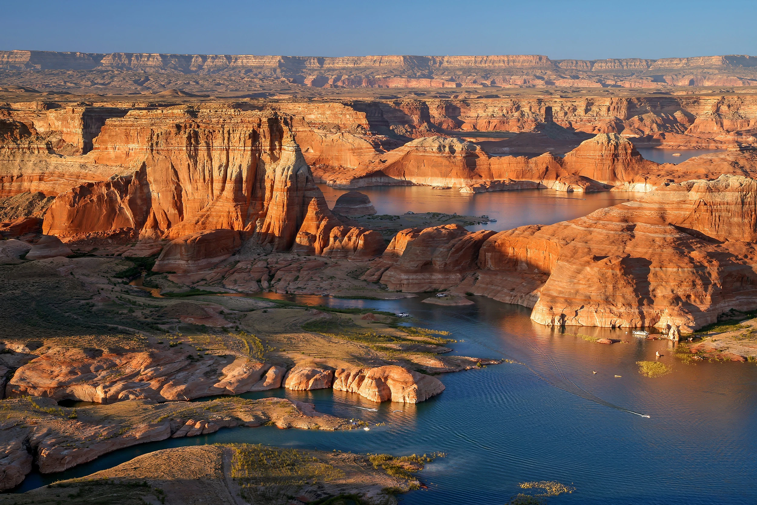 Alstrom point, Around Page – photo by Reiner Boehme