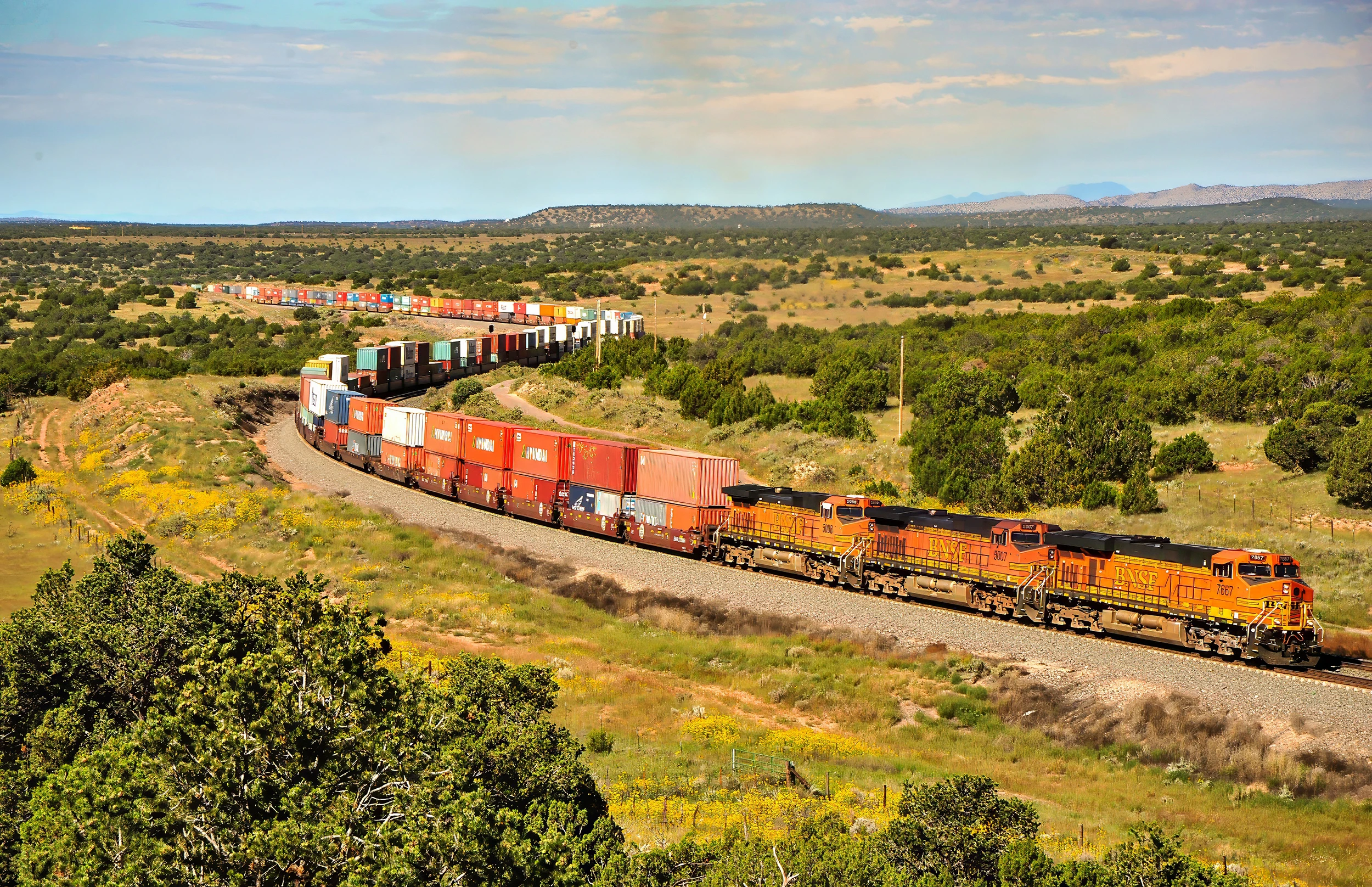 Train with 120 wagons, On the road – photo by Reiner Boehme